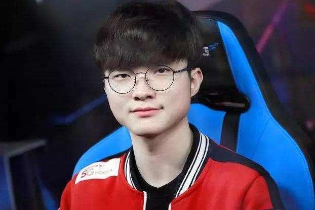 而他的漫不
