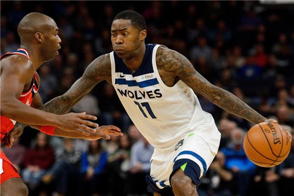 意甲：五轮不败 罗马队3-1热那亚队.